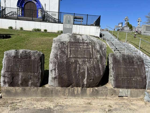 Monument before restoration
